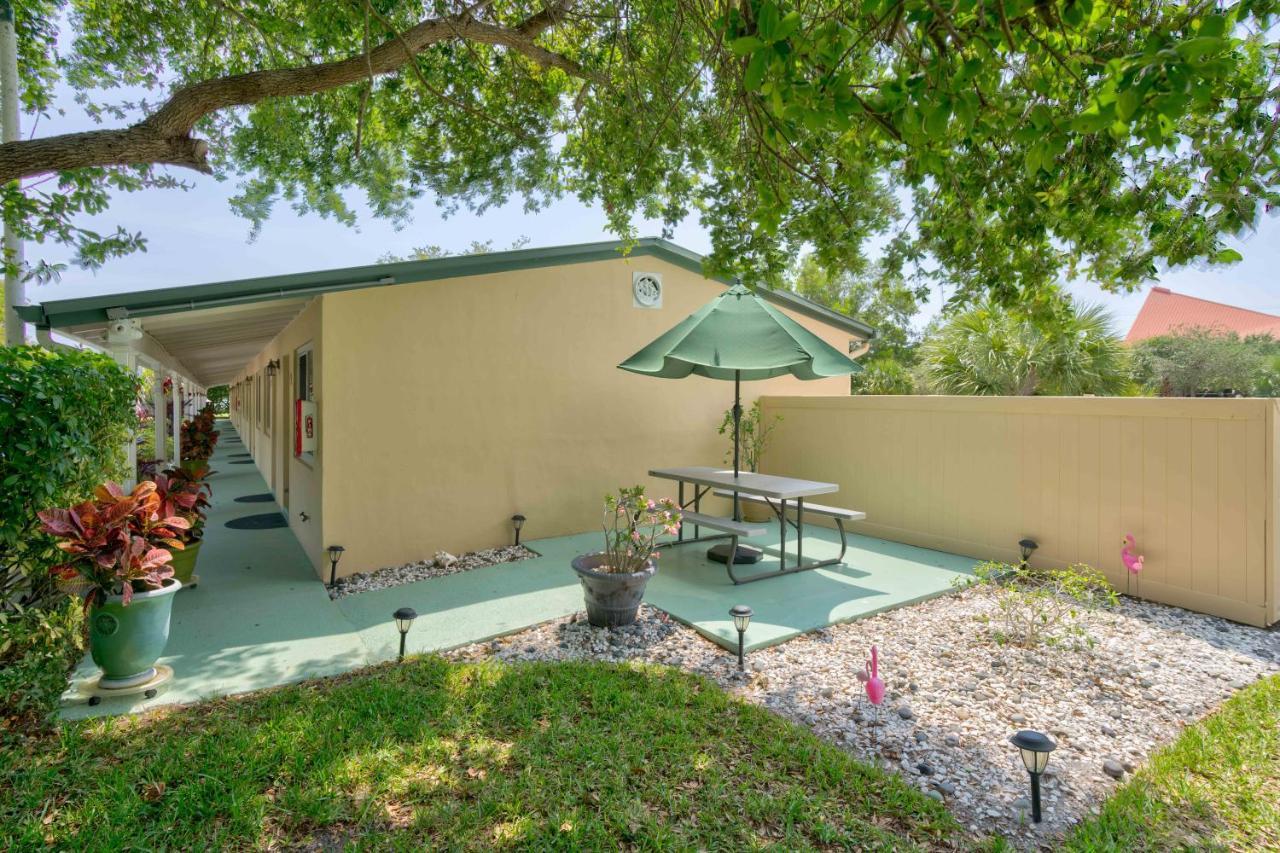 Tequesta Palms Inn Экстерьер фото